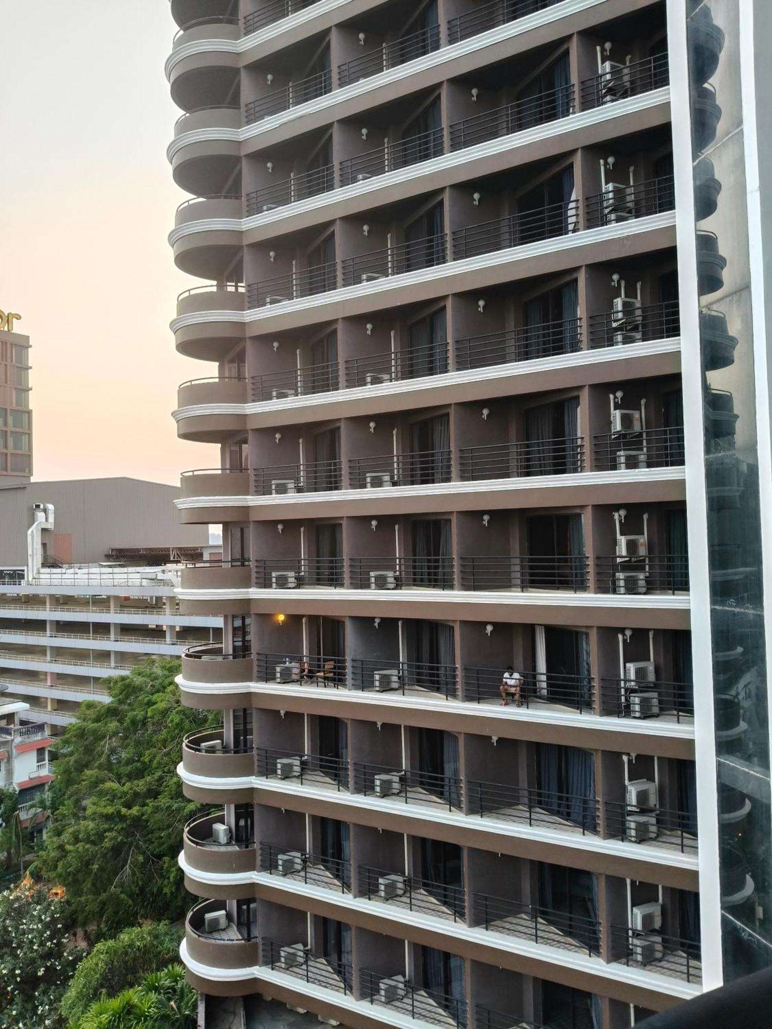First Pacific Cirrus Pattaya Exterior foto