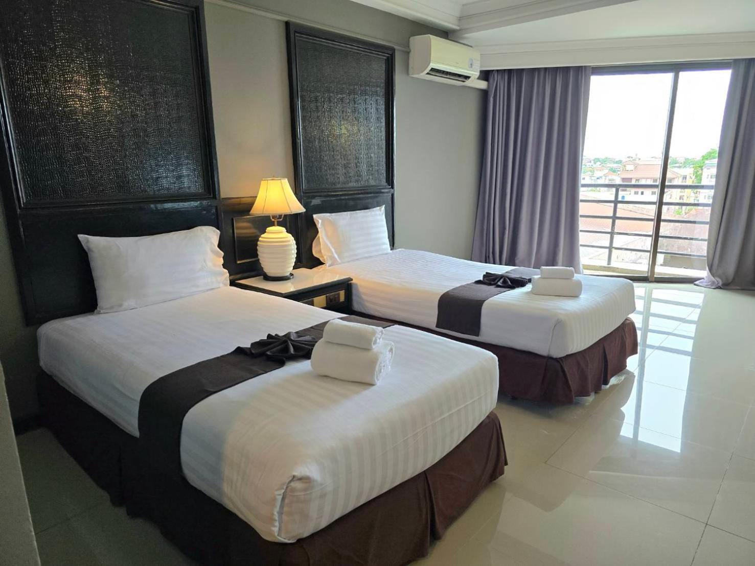 First Pacific Cirrus Pattaya Exterior foto