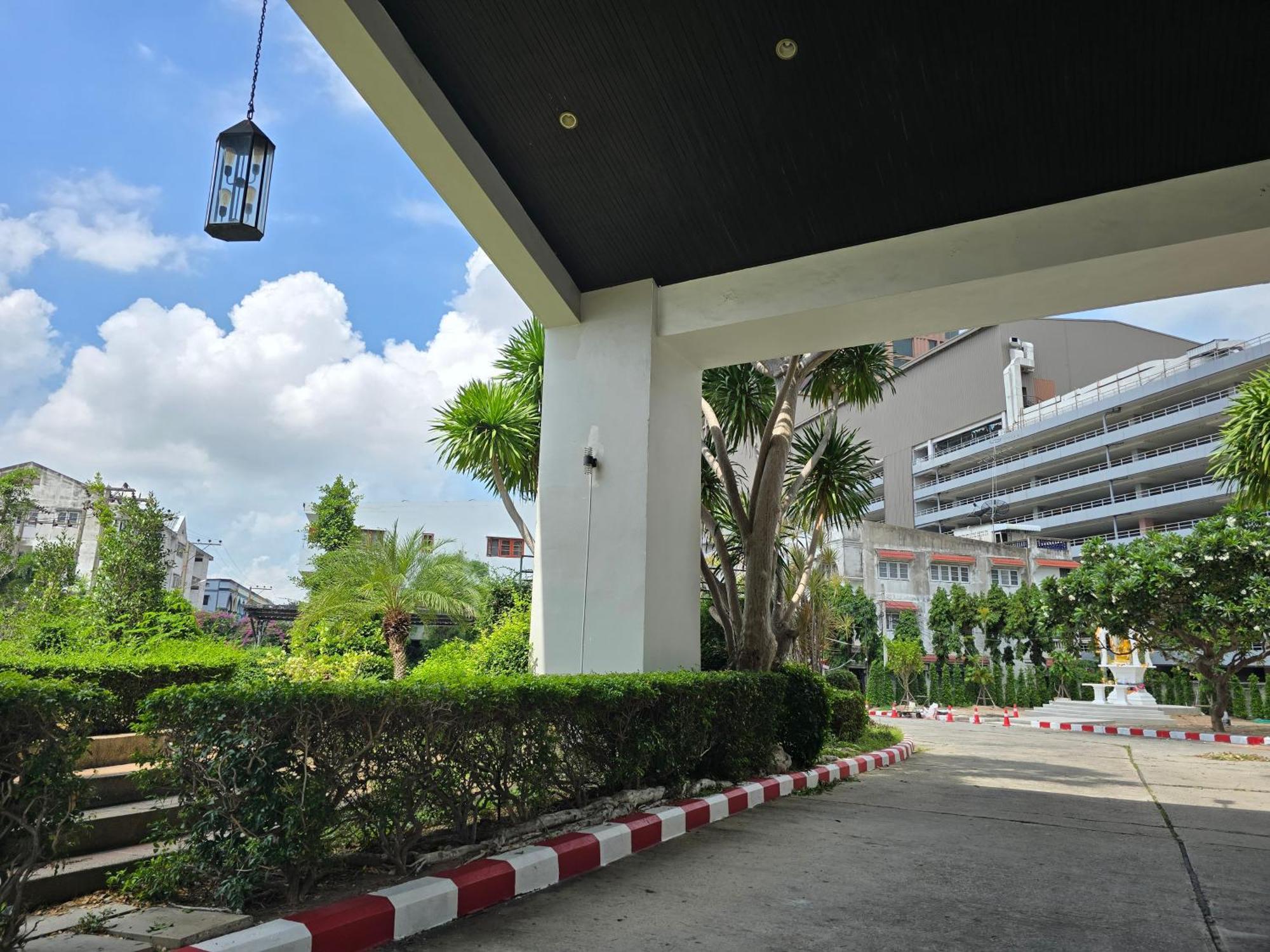 First Pacific Cirrus Pattaya Exterior foto